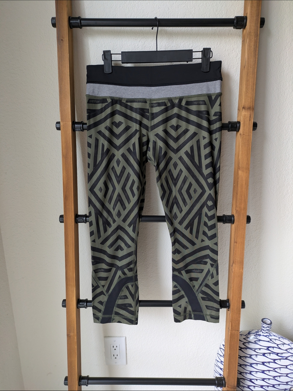 lululemon athletica Olive Green and Black Geometric Leggings - Size 6